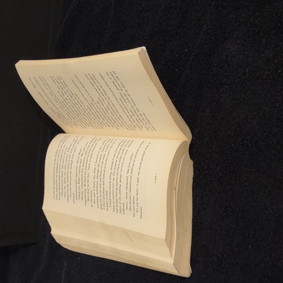 VERY USED NEW MOON PAPERBACK BOOK 2ND BOOK IN TWILIGHT SERIES HAS WEAR - Picture 14 of 15